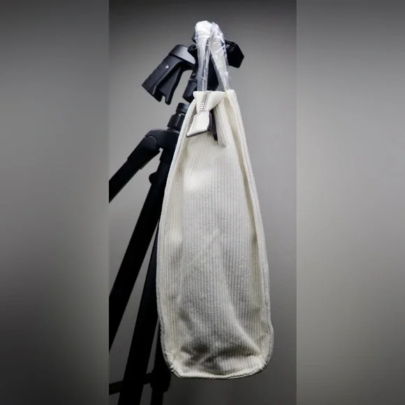 NWT London Fog Ivory Corduroy Tote Crossbody Strap - Picture 4 of 9